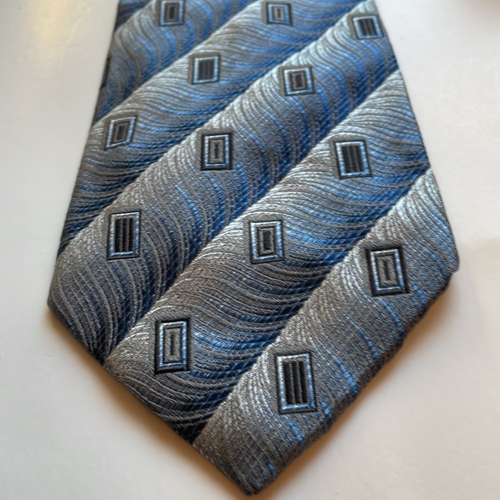 Alfred Sung 59” X 4” 100% silk necktie tie blue stripes